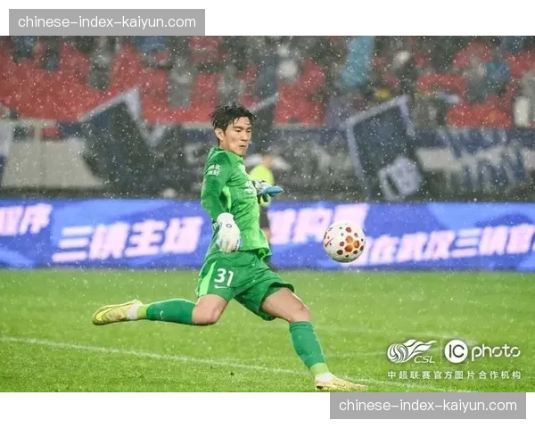 武汉三镇贝维斯破门建功，2-0领先浙江俱乐部绿城